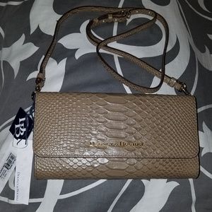Dooney & Bourke clutch/ purse